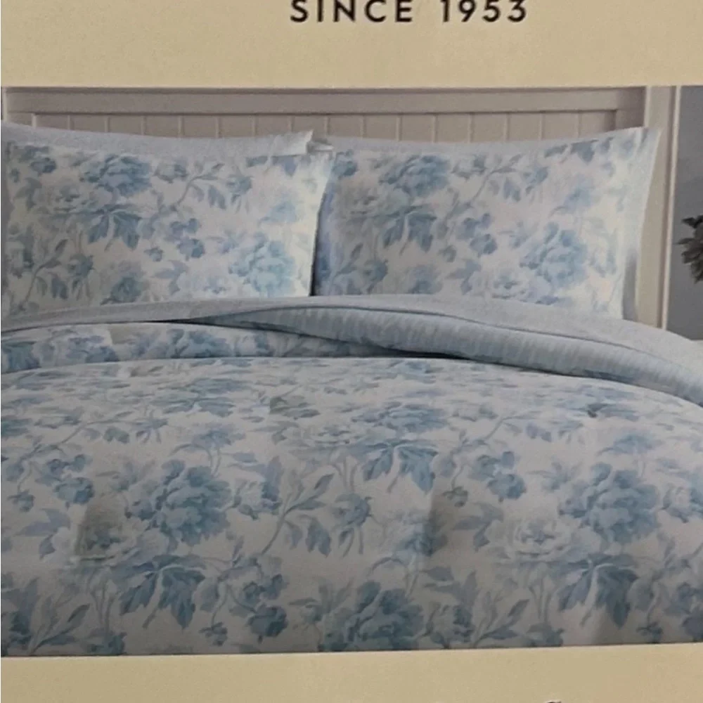 Laura Ashley Floral Blue and White 7 Piece Queen Comforter Set